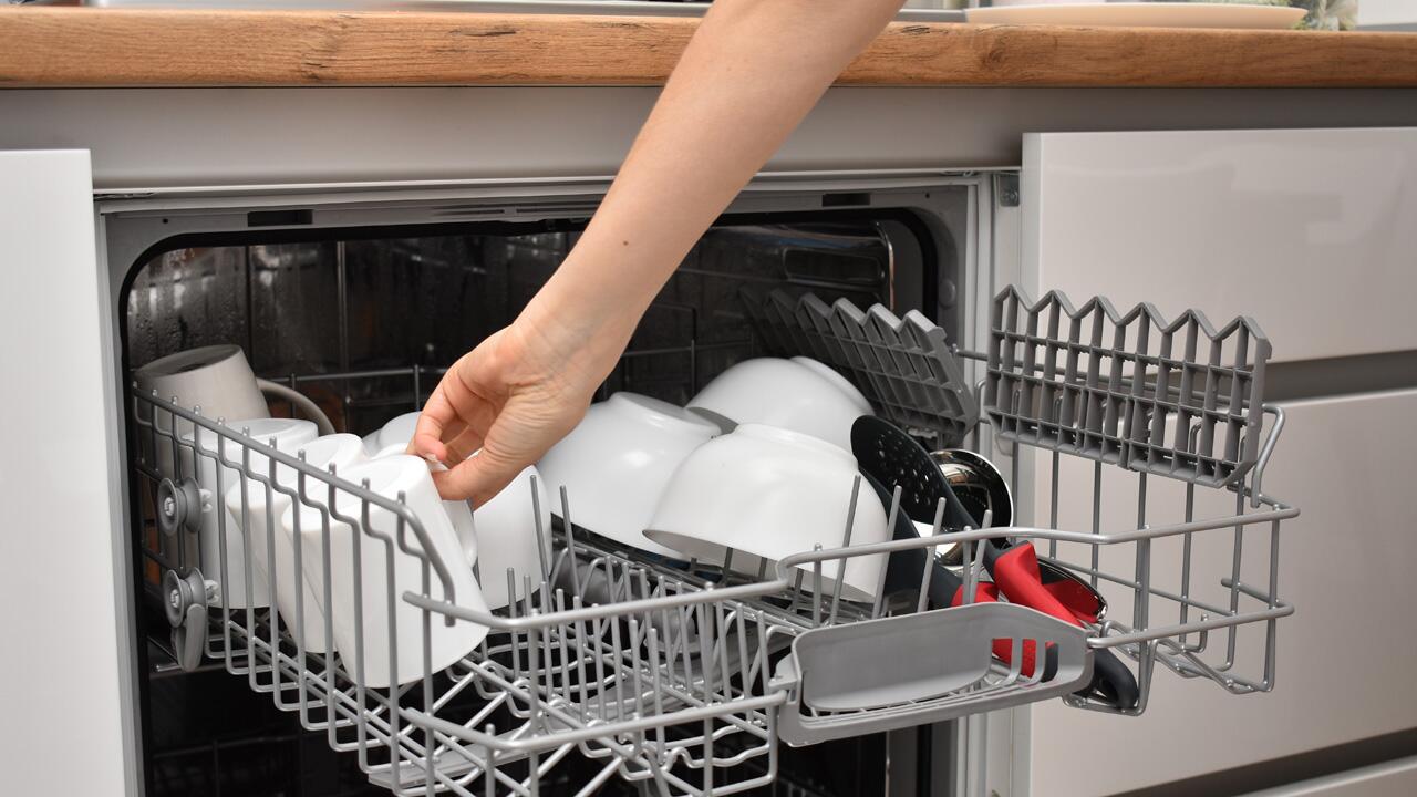 Geheimtipp für die Spülmaschine: Wussten Sie, dass diese 20 Dinge hinein dürfen?
