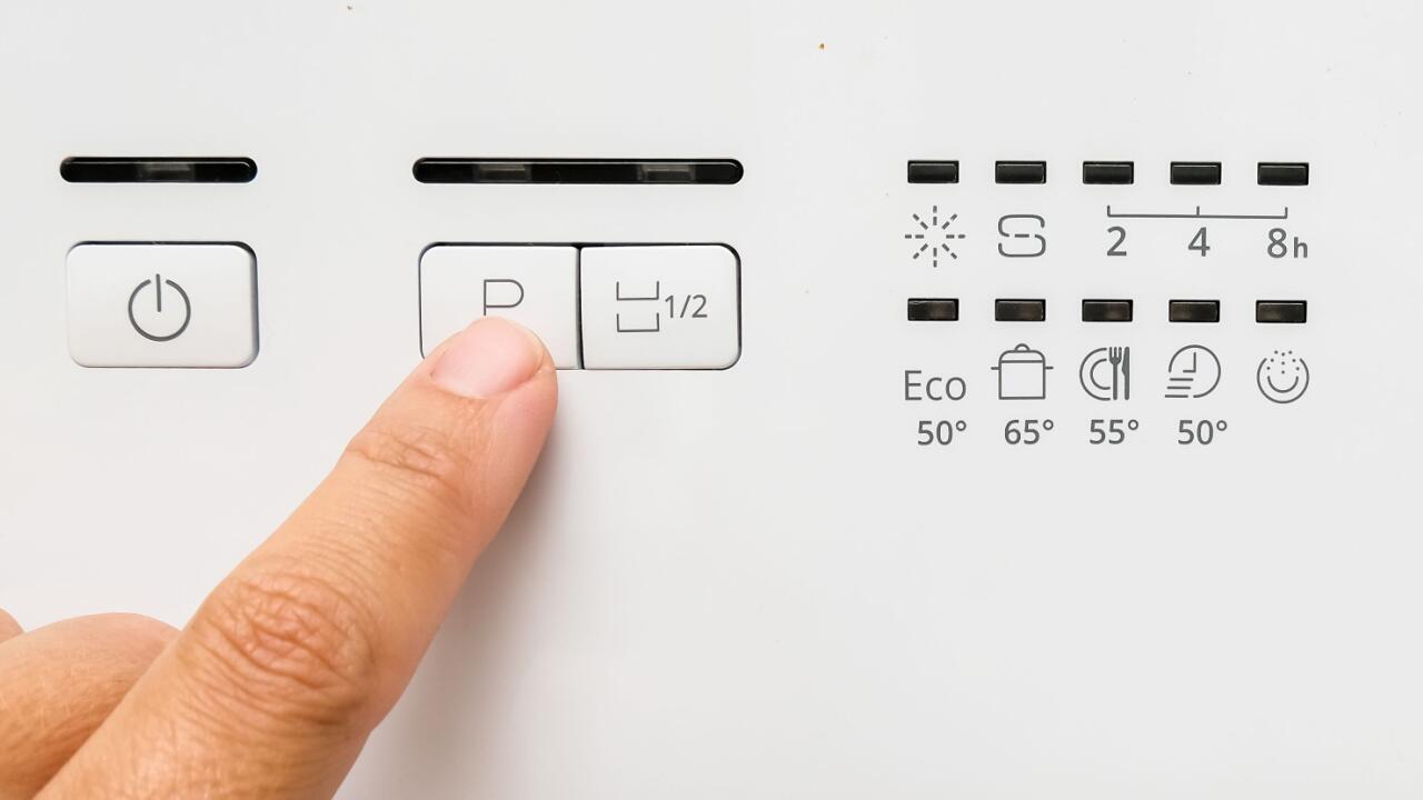 Spülmaschinen-Symbole: Was bedeuten die Icons auf dem Geschirrspüler? Spülmaschinen-Symbole: Was bedeuten die Icons auf dem Geschirrspüler?