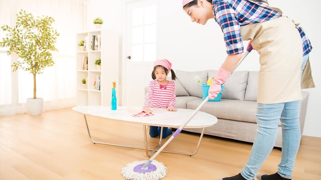 Strenge Hygiene sollte im Familienhaushalt nur auf Bereiche beschränkt werden, wo das auch wirklich angebracht ist.