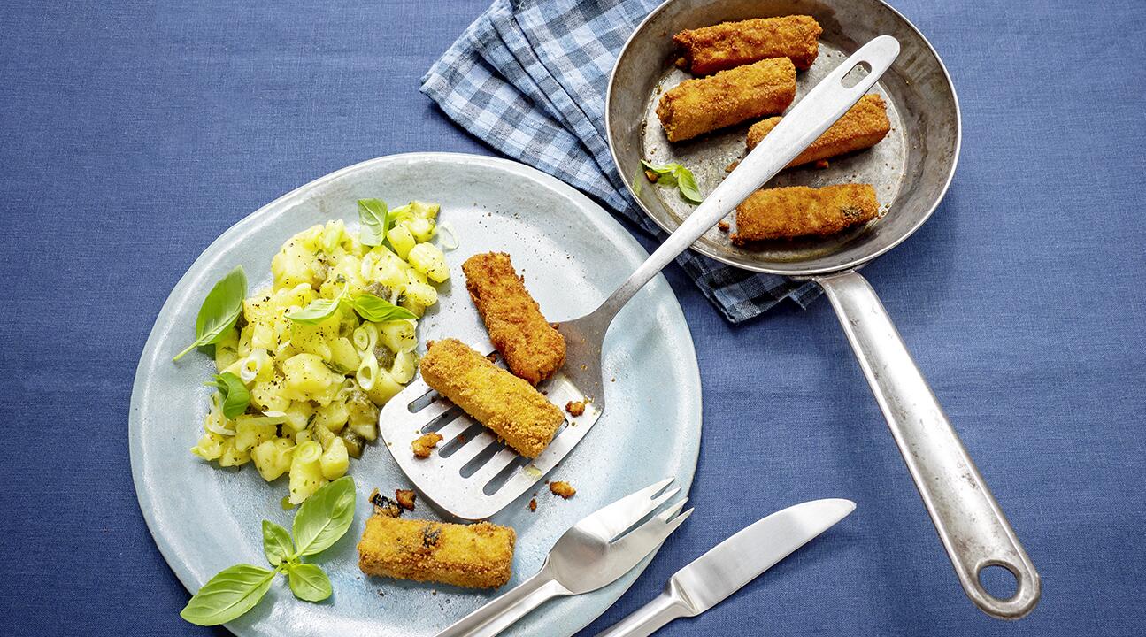 Tofu statt Fisch? Unser Rezept für vegane Fischstäbchen setzt auf den pflanzlichen Eiweißlieferanten. 