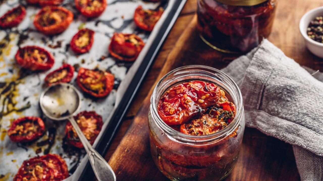 Tomaten trocknen: So klappt's auch ohne Dörrautomat