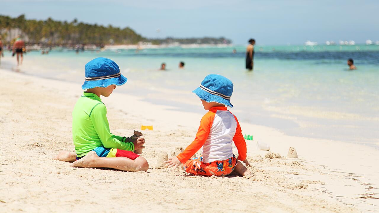 UV-Schutzanzüge für Kleinkinder im Test