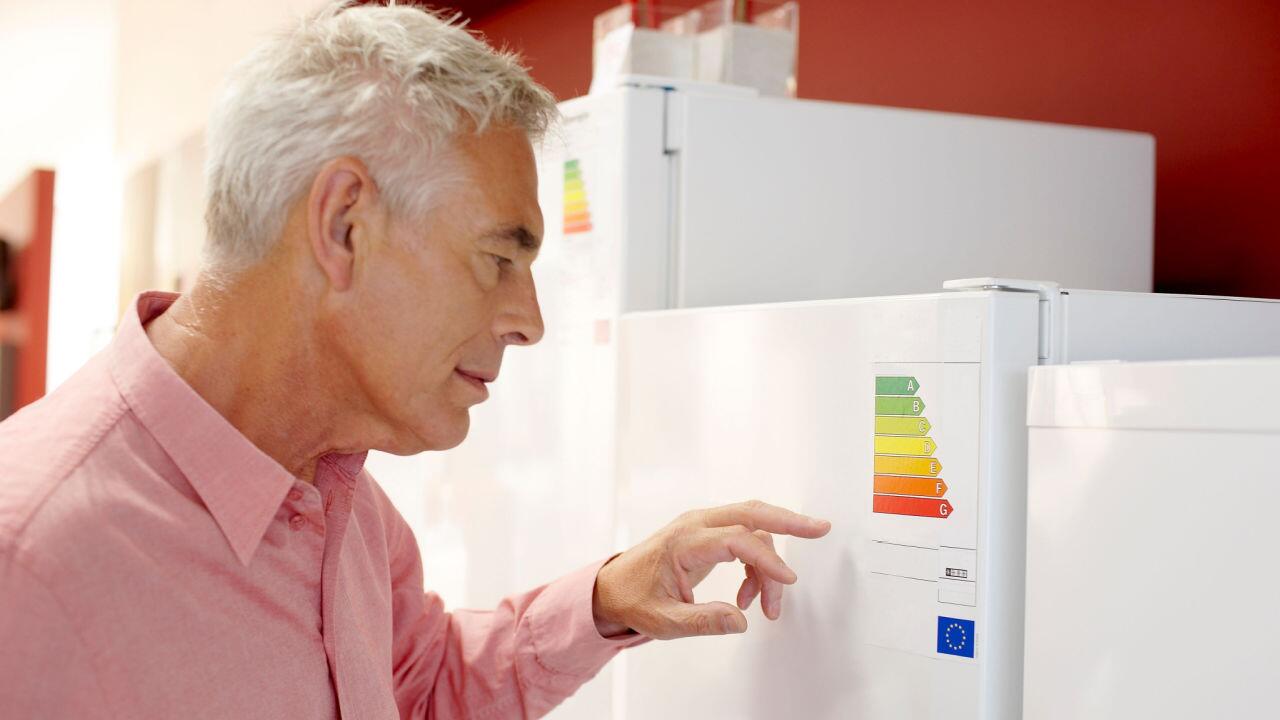 Veraltete Elektrogeräte: So finden Sie heraus, ob sich ein Austausch und Neukauf lohnt.