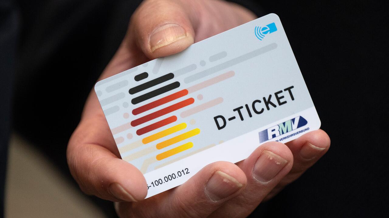 Verbraucherzentrale kritisiert Online-Infos zu Deutschlandticket-Kauf