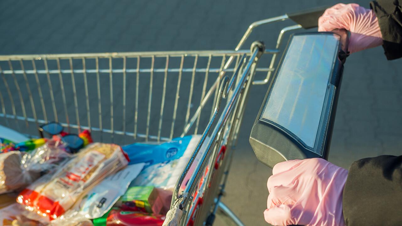 Viele Menschen tragen in der Coronakrise zum Einkaufen Gummihandschuhe – sinnvoll oder gar gefährlich?