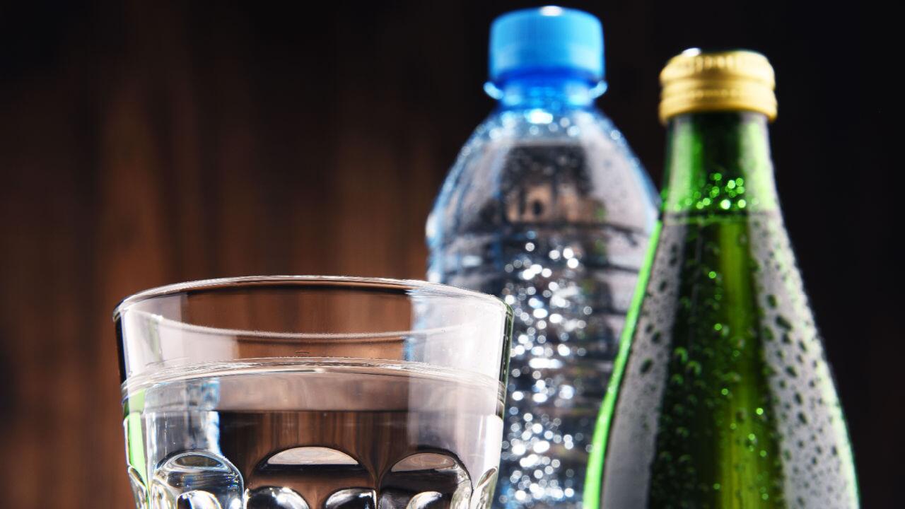 Was kostet 1 Jahr Wassertrinken? Leitungswasser, Flaschenwasser und Wassersprudler im Vergleich