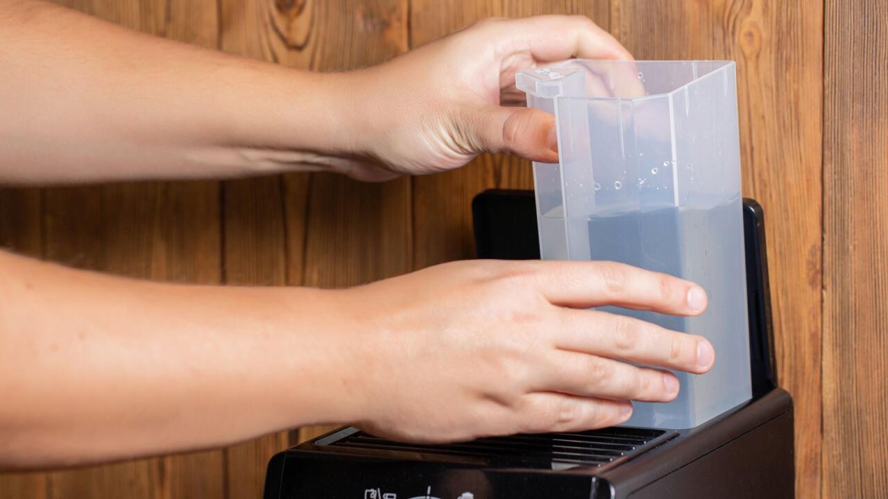 Wasser in der Kaffeemaschine: Wie oft Sie es wechseln sollten