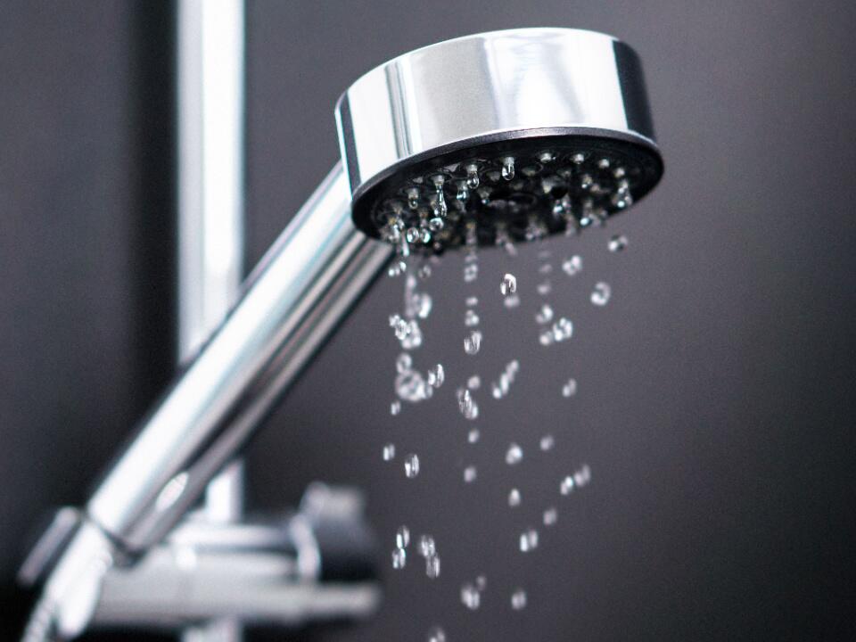Wasser sparen in der Dusche: Diese Tipps sollten Sie kennen - ÖKO-TEST