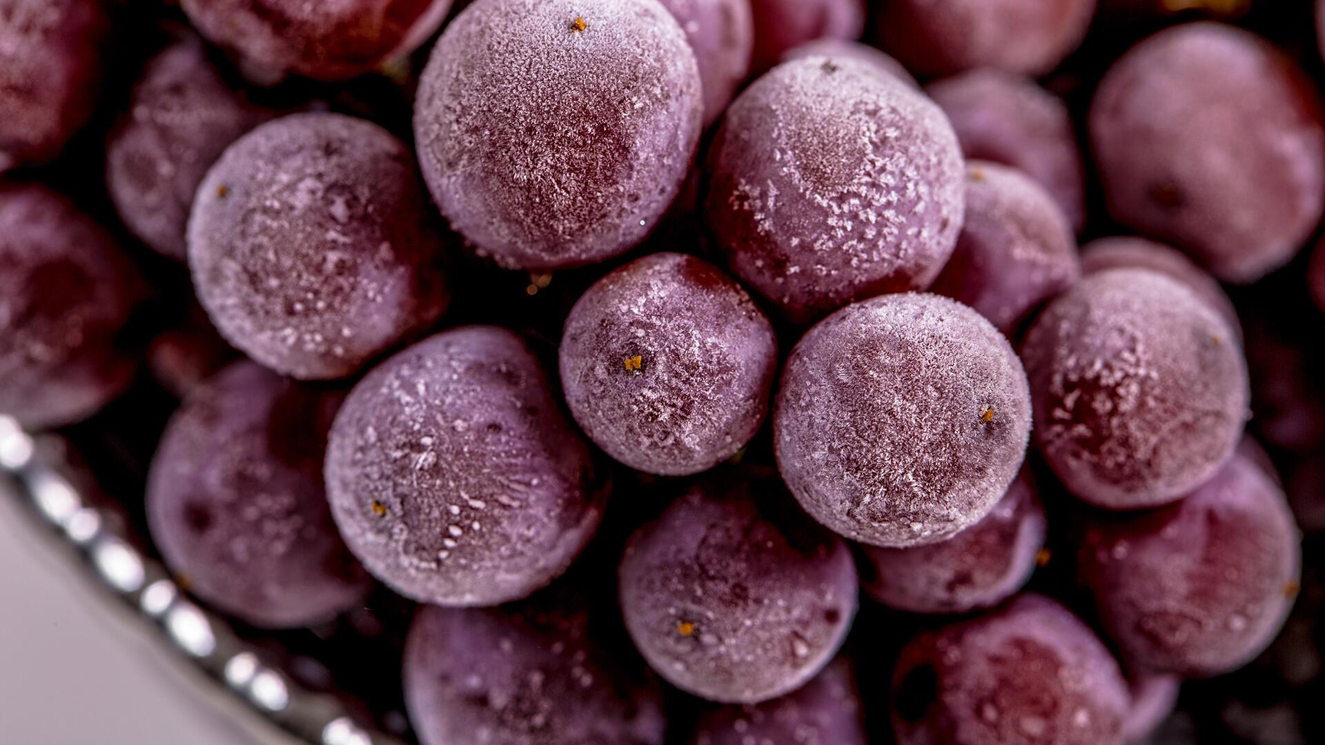 Weintrauben einfrieren: So wird aus Trauben ein fruchtiger Eiswürfel-Ersatz