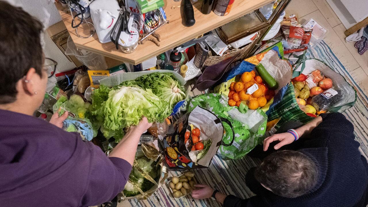 Wenn sich Aktivisten durch Container wühlen 