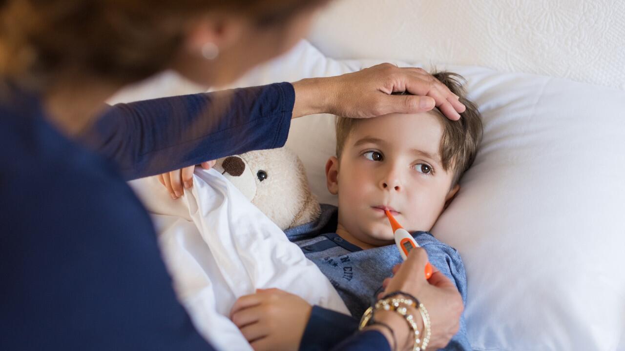 Wer sein krankes Kind zuhause betreuen muss, erhält 2021 dafür doppelt so viele Kinderkrankheitstage.