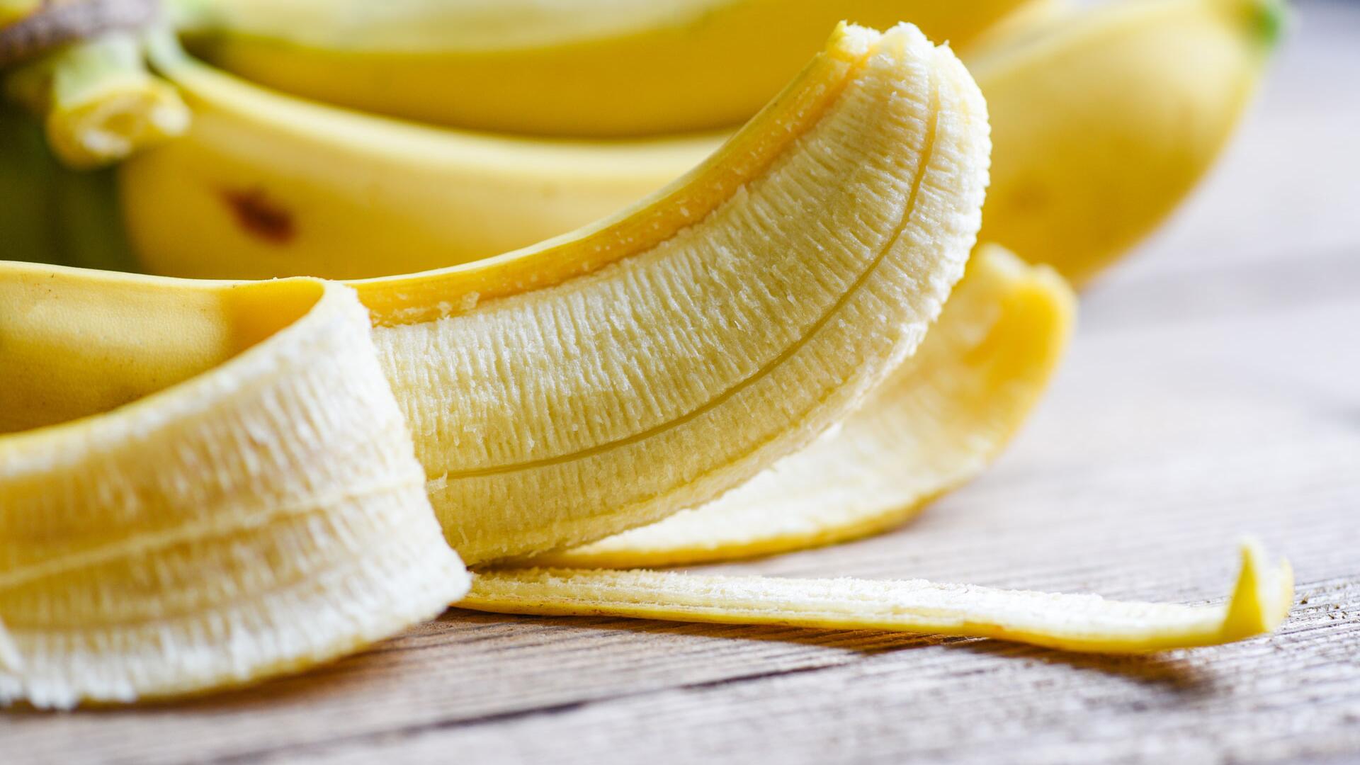 Wie entsorgt man Bananenschalen am besten?
