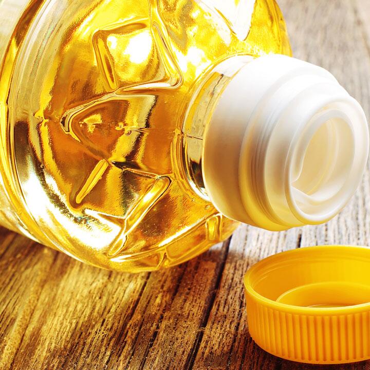 Speiseöl entsorgen: Das gilt es bei Fondue-Öl und Frittierfett zu