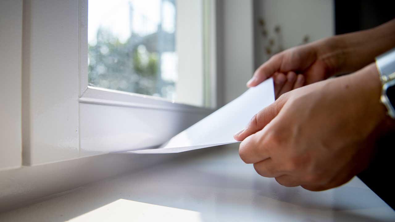 Winter-Vorbereitung: Fenster und Türen abdichten