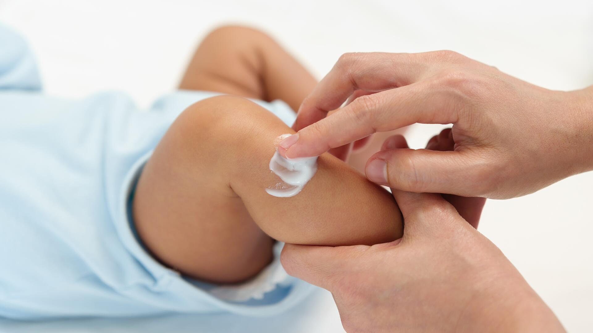 Wir haben 25 Babypflegecremes im Labor prüfen lassen.