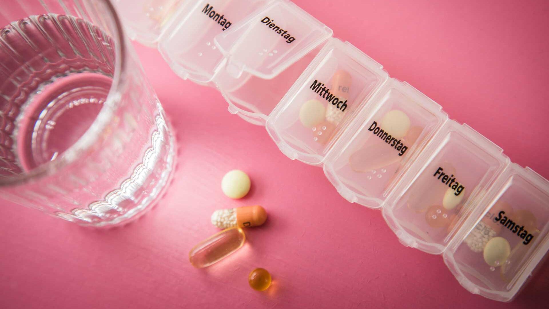 Tabletten leichter schlucken: Wie Plastikflaschen und Apfelmus helfen können Tabletten leichter schlucken: Wie Plastikflaschen und Apfelmus helfen können