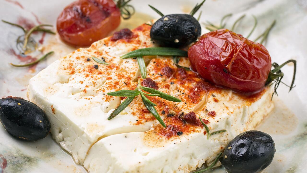 Würzig gegrillter Feta schmeckt lecker, Sie sollten allerdings ein paar Tipps beachten.