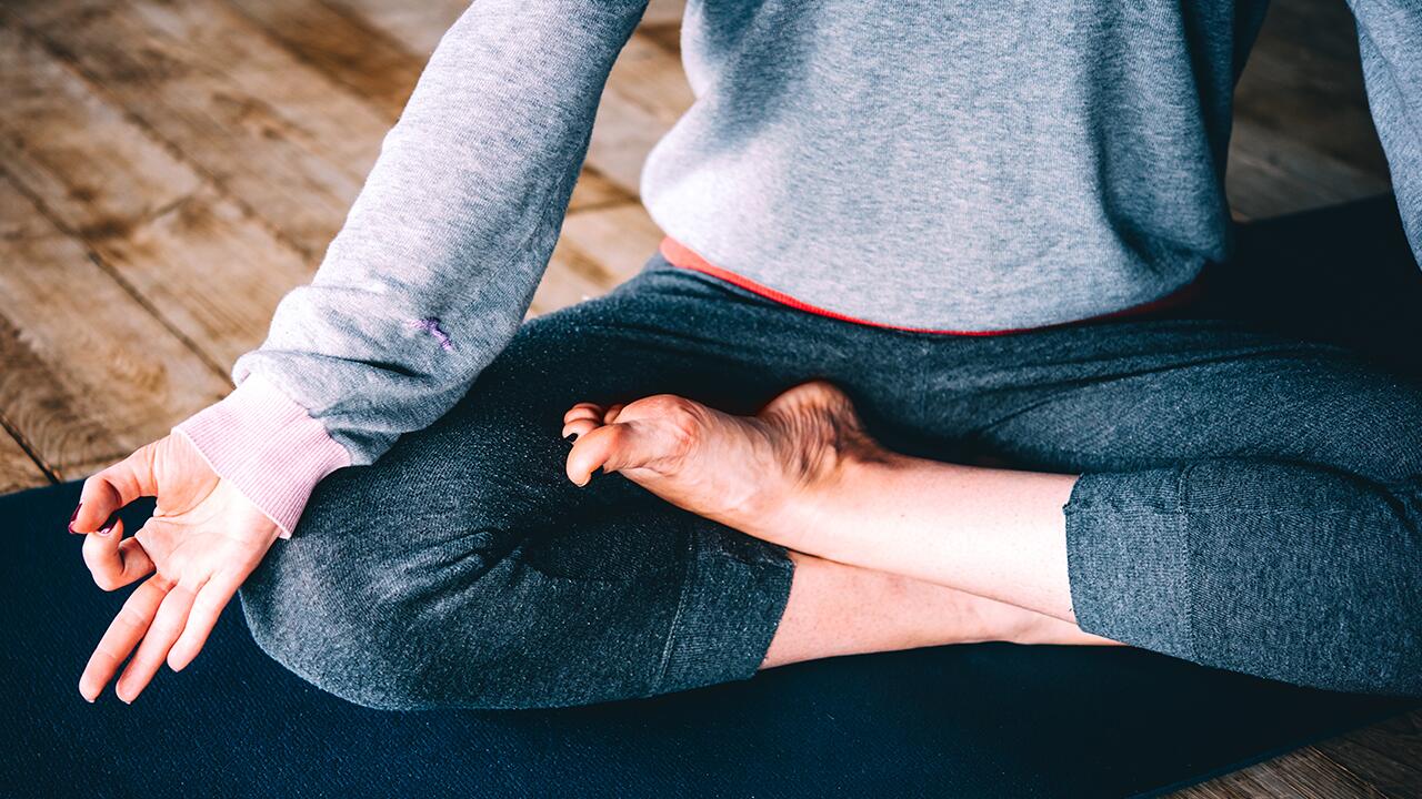 Yogamatten-Test: Wir haben insgesamt 18 Gymnastikmatten für Sie überprüft. Das Ergebnis: Acht schneiden mit „sehr gut“ ab.