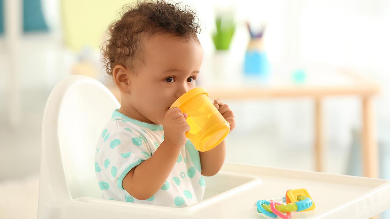 Zuckerzusatz ist in Babytees künftig verboten