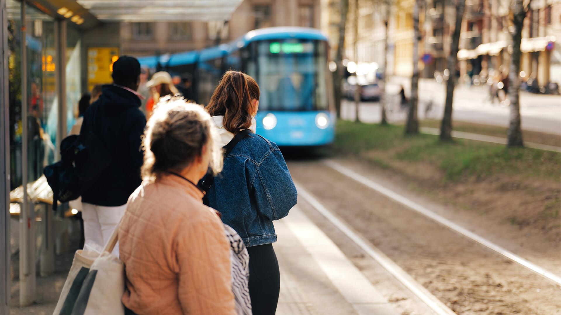 ür die Erreichung der Klimaziele im Verkehr muss der öffentliche Personennahverkehr massiv ausgebaut werden.