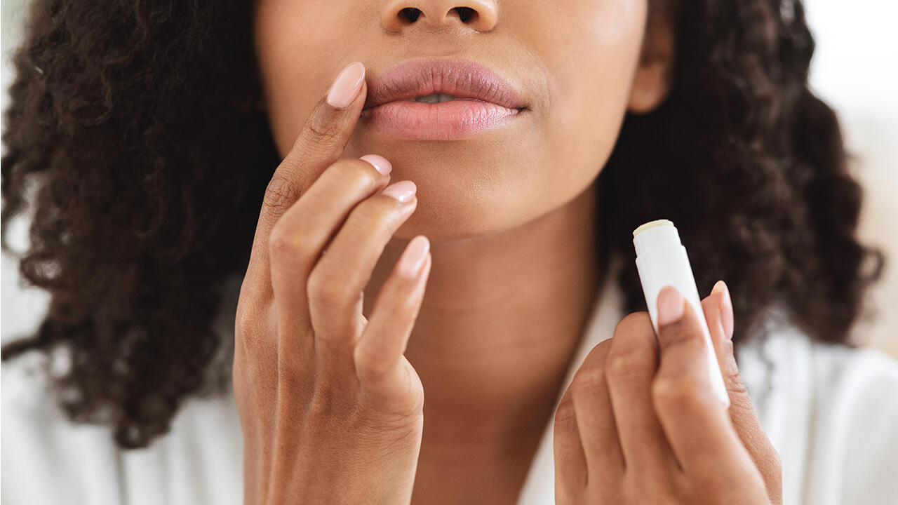 Lippenpflege benutzen viele Frauen täglich. Lippenpflege benutzen viele Frauen täglich.