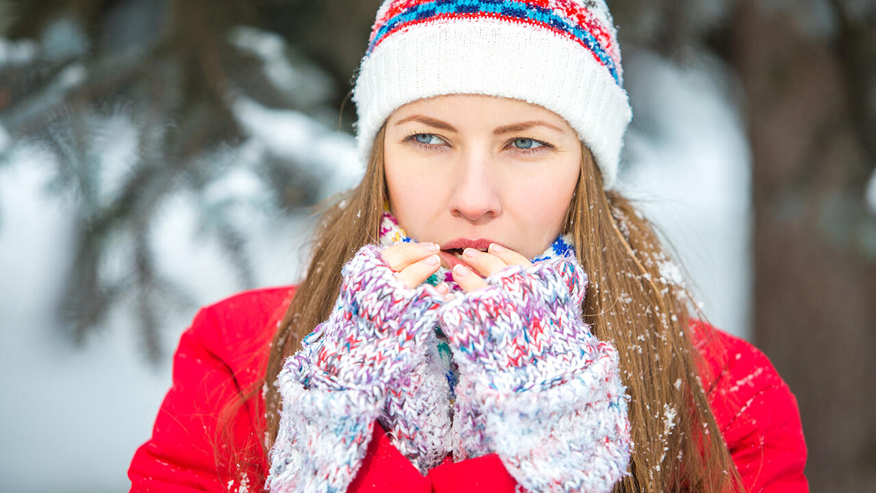 Gerade im Winter ist die Haut vieler Menschen trocken und gestresst. 