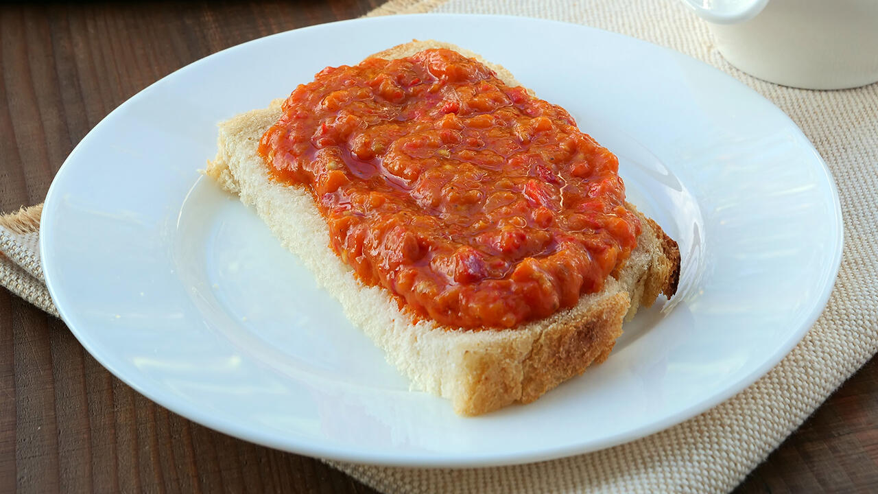 Im Test: Veganer Brotaufstrich mit der Geschmacksrichtung Tomate/Paprika. Welcher ist empfehlenswert?