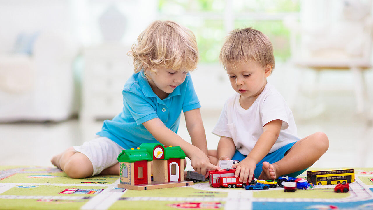 Gute Nachricht: Von keinem der Kinderteppiche im Test löst sich die Farbe ab.