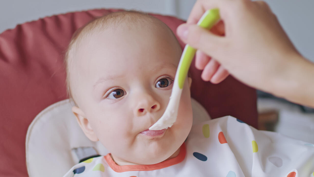 Für das Baby gibt es eine große Auswahl an Getreidebreien. Aber welche sind empfehlenswert?