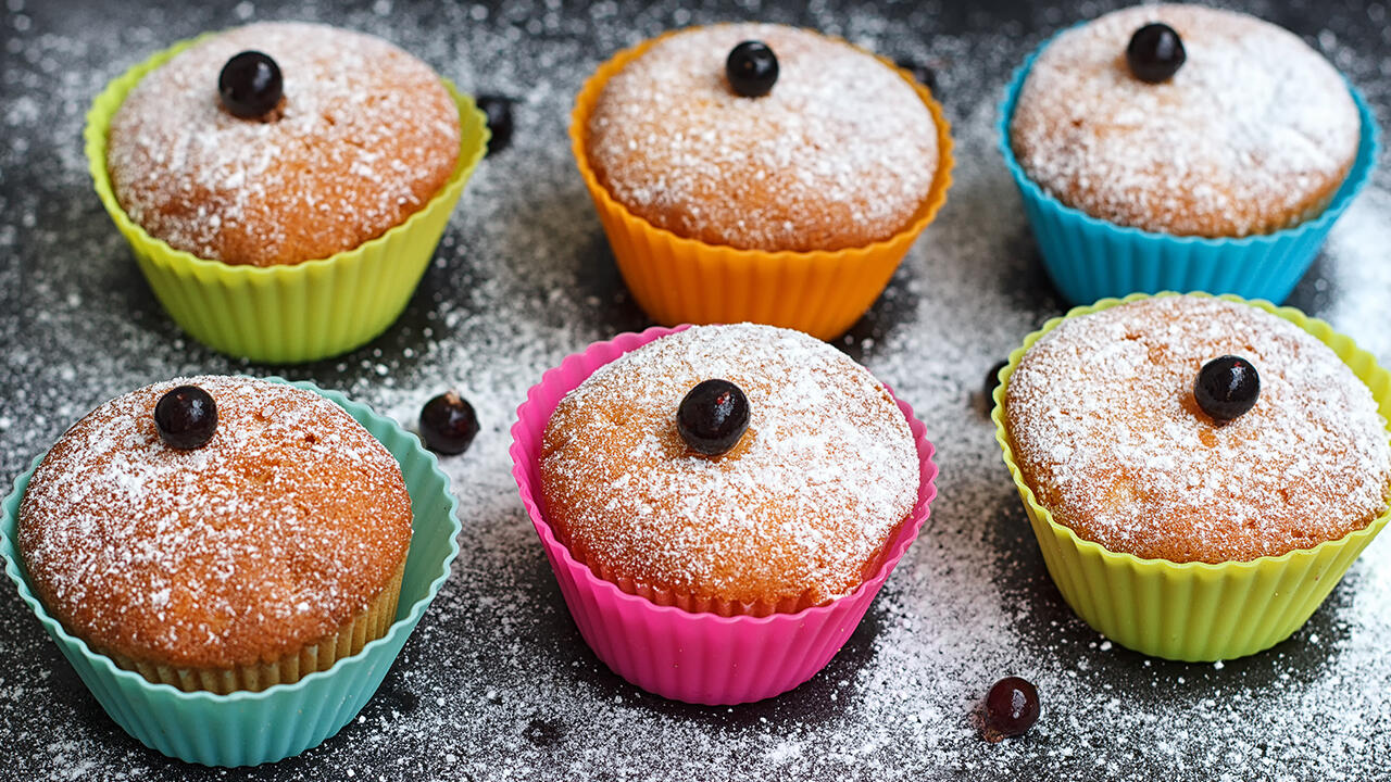 Muffins in bunten Silikonbackformen sehen schön aus. Aber sind sie auch frei von Schadstoffen? Wir haben 20 Silikon-Muffinformen geprüft. Muffins in bunten Silikonbackformen sehen schön aus. Aber sind sie auch frei von Schadstoffen? Wir haben 20 Silikon-Muffinformen geprüft.