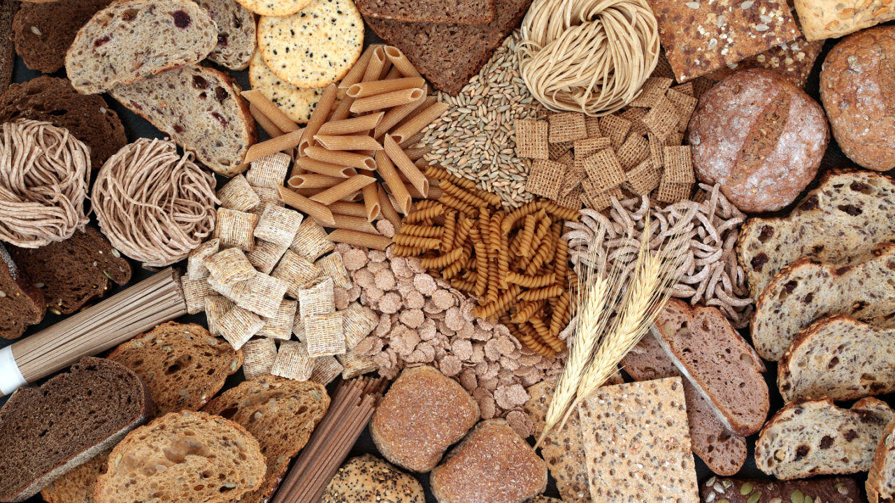 In Getreideprodukten wie Nudeln und Brot sind viele Kohlenhydrate enthalten.