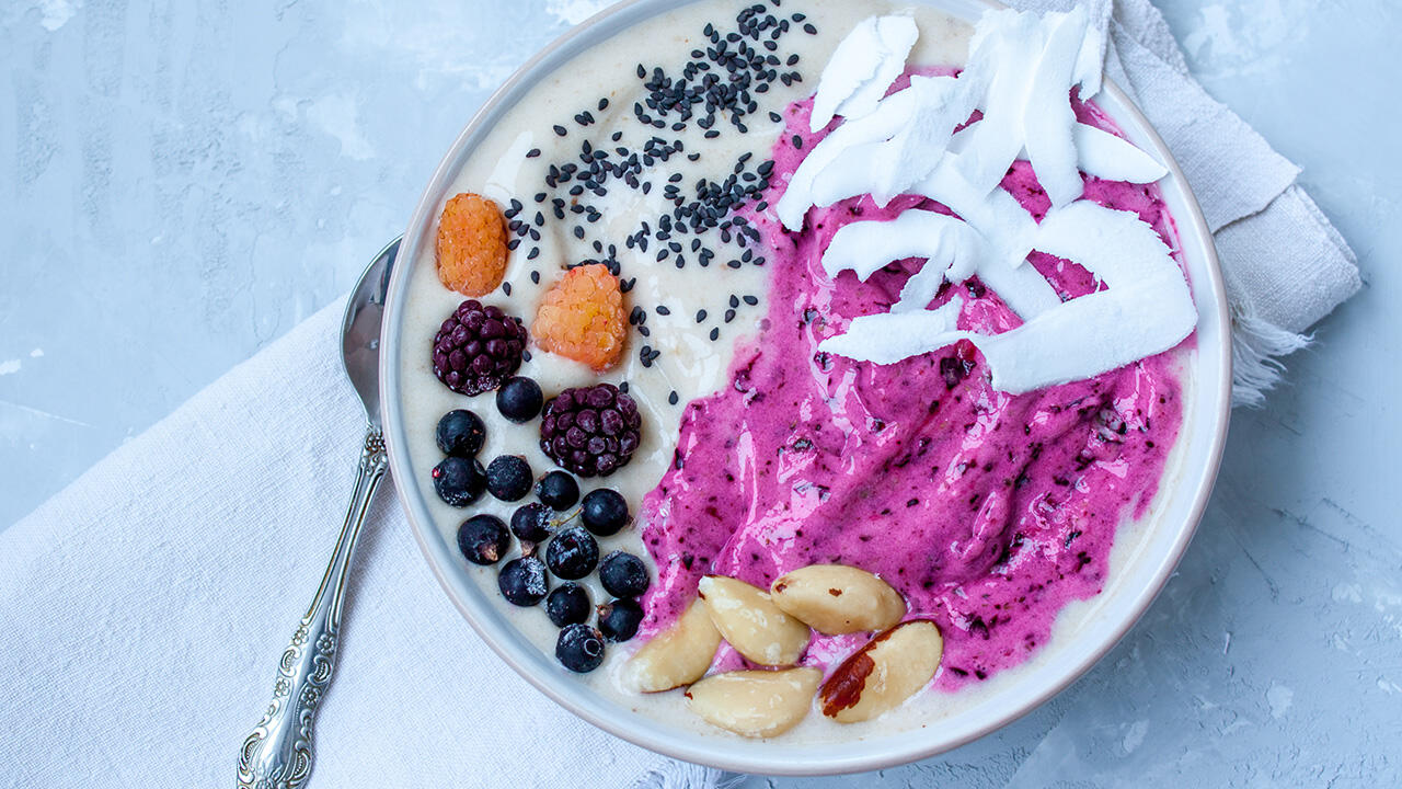 Paranüsse sind z.B. Smoothiebowls oder Müslimischungen beliebt. Paranüsse sind z.B. Smoothiebowls oder Müslimischungen beliebt.