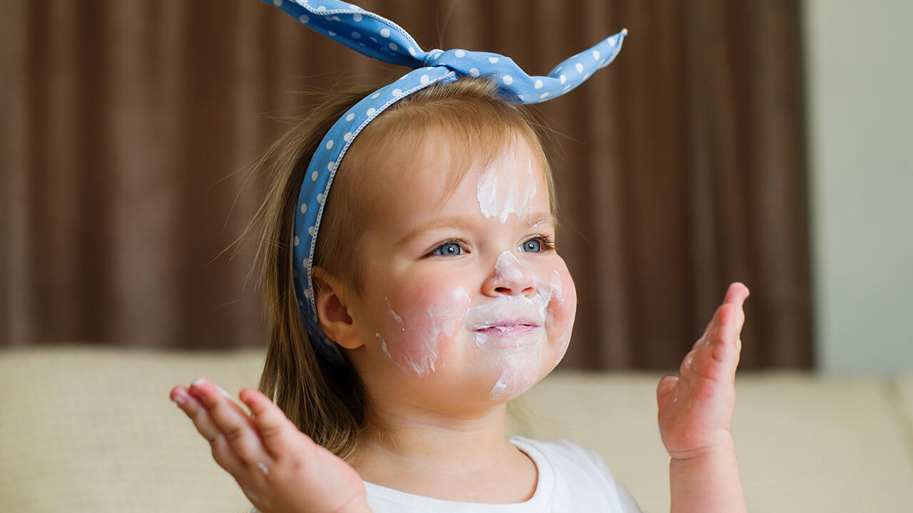 Wind- und Wettercremes sind dafür gedacht, die zarte Haut von Babys und Kindern, insbesondere Gesicht und Hände, im Herbst und Winter zu pflegen und vor Kälte zu schützen. Wind- und Wettercremes sind dafür gedacht, die zarte Haut von Babys und Kindern, insbesondere Gesicht und Hände, im Herbst und Winter zu pflegen und vor Kälte zu schützen.