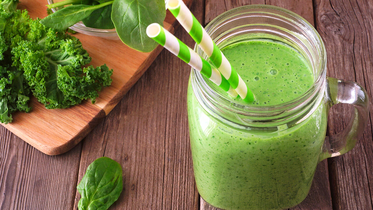 Smoothies mit Grünkohl sind seit einiger Zeit im Trend. Smoothies mit Grünkohl sind seit einiger Zeit im Trend.