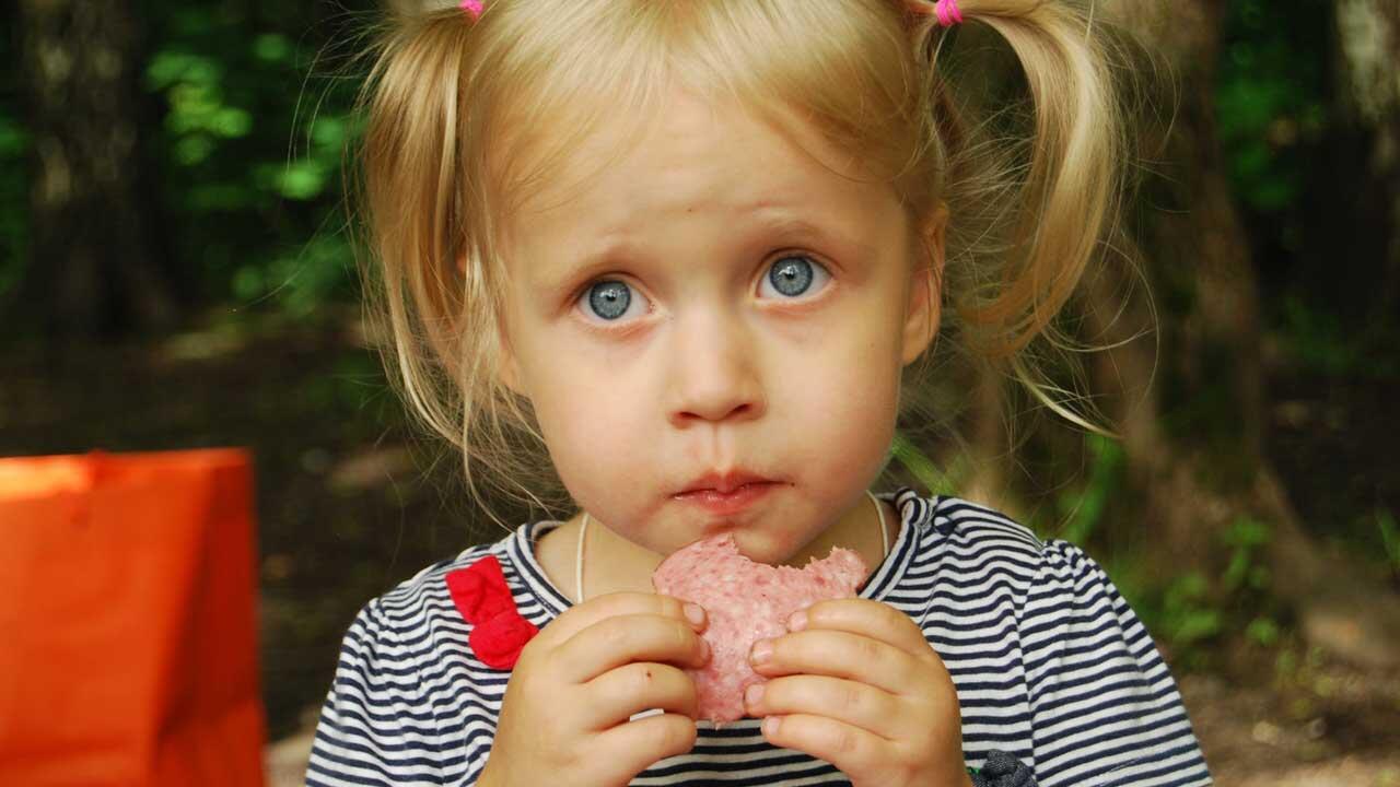 Kinderlebensmittel strotzen häufig vor zugesetztem Zucker