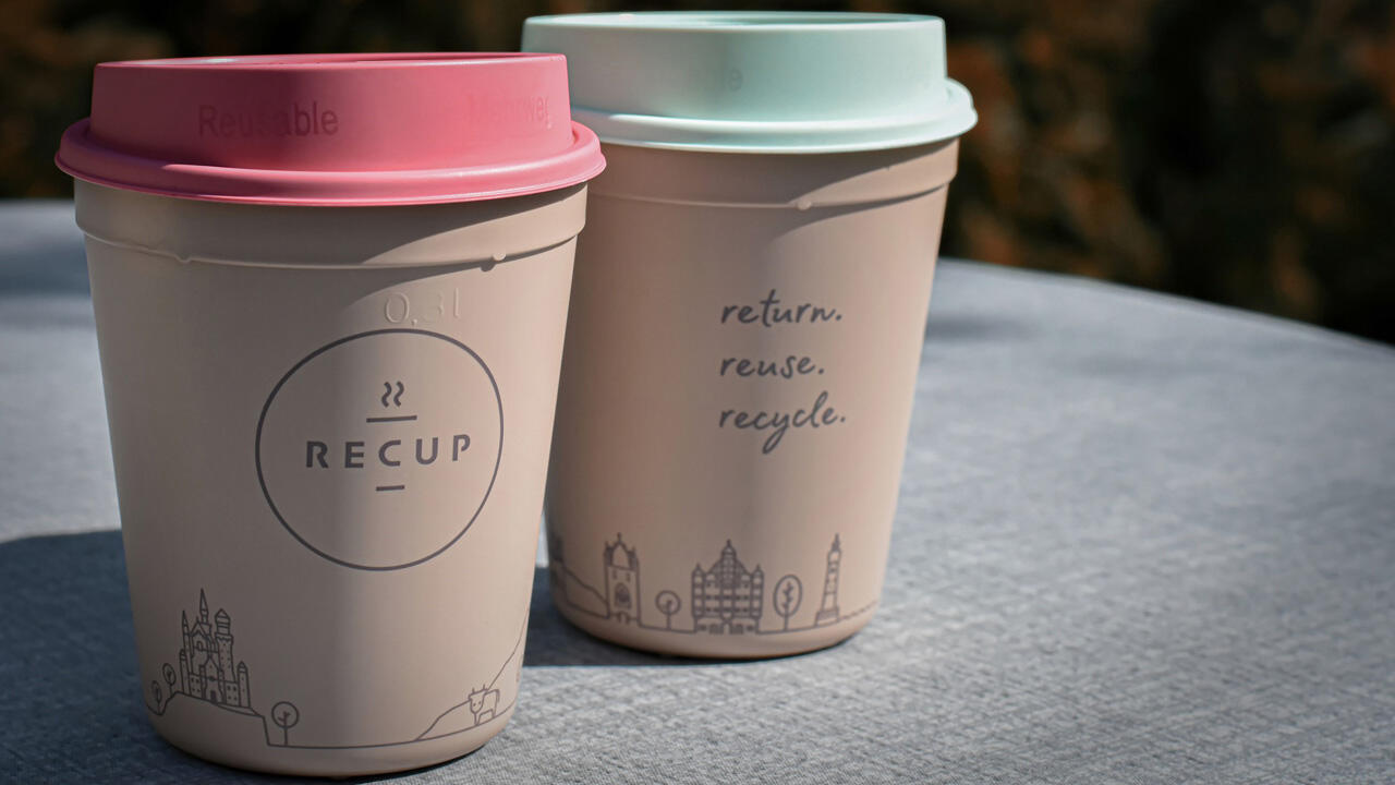 Umweltfreundlicher Kaffeegenuss aus Mehrweg-Pfandbechern Umweltfreundlicher Kaffeegenuss aus Mehrweg-Pfandbechern