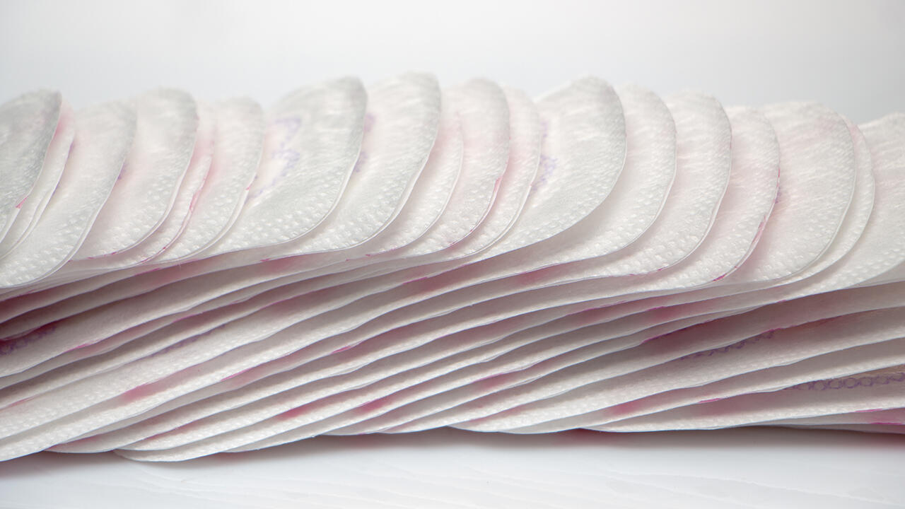 Für viele Frauen gehören Binden und Slipeinlagen zum Alltag. Wir haben 25 Ultrabinden und 29 Slipeinlagen geprüft. Für viele Frauen gehören Binden und Slipeinlagen zum Alltag. Wir haben 25 Ultrabinden und 29 Slipeinlagen geprüft.