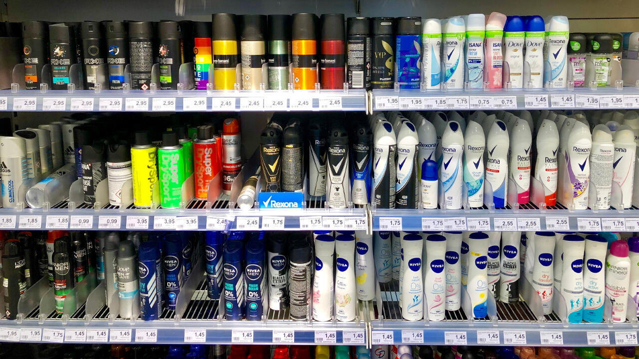 Die Auswahl an Deodorants in Verkaufsregalen ist groß. Wir können 25 Deos ohne Aluminium mit "sehr gut" empfehlen. Die Auswahl an Deodorants in Verkaufsregalen ist groß. Wir können 25 Deos ohne Aluminium mit "sehr gut" empfehlen.