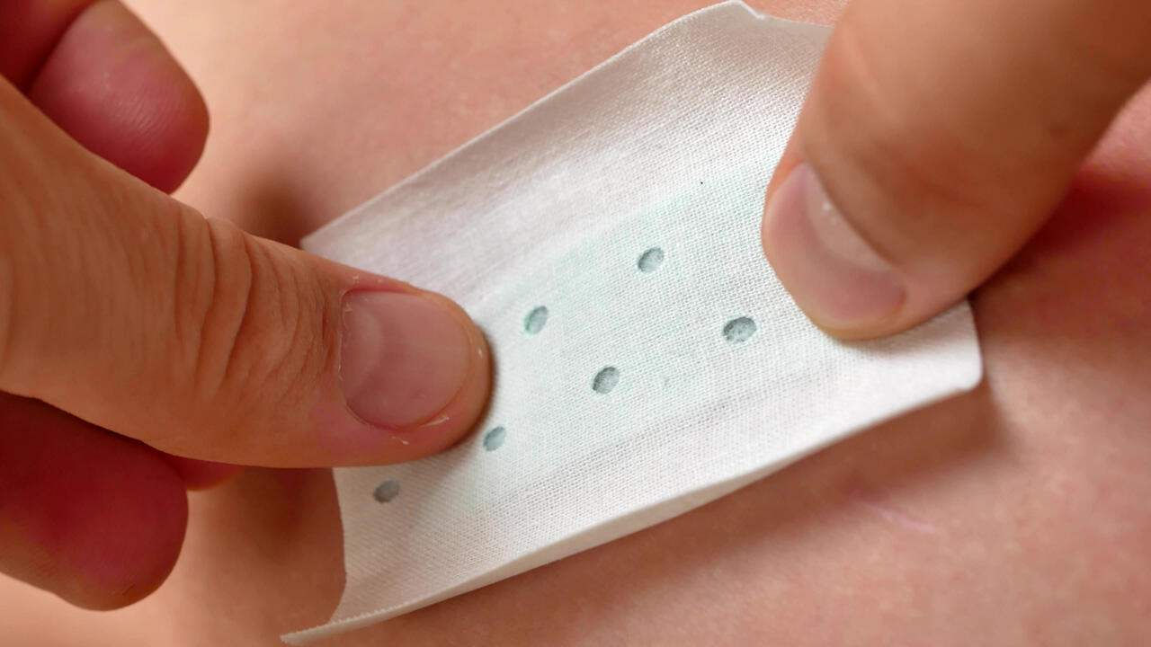 Wichtig bei der Wundversorgung: gute Hygiene und die richtige Pflastergröße. Wichtig bei der Wundversorgung: gute Hygiene und die richtige Pflastergröße.