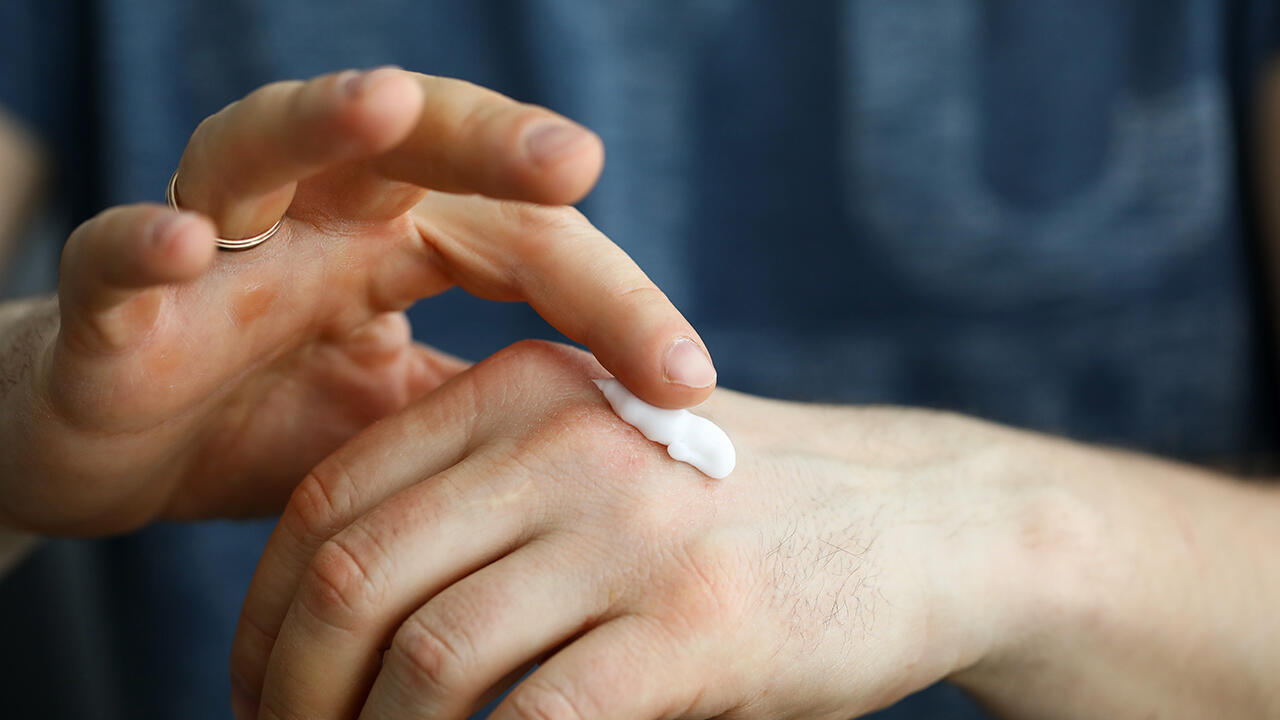 Handcremes für trockene Hände im Test: Welche sind empfehlenswert? Handcremes für trockene Hände im Test: Welche sind empfehlenswert?