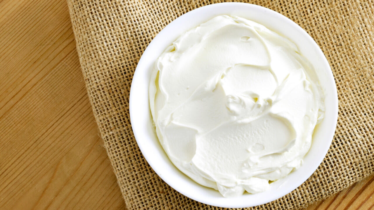 Speisequark ist ein bewährtes Hausmittel bei Sonnenbrand, es kühlt die Haut angenehm. Speisequark ist ein bewährtes Hausmittel bei Sonnenbrand, es kühlt die Haut angenehm.