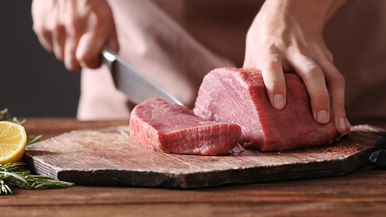 Für das Weihnachtsessen sollte am besten hochwertiges Bio-Fleisch aus der Region auf die Tische kommen. Für das Weihnachtsessen sollte am besten hochwertiges Bio-Fleisch aus der Region auf die Tische kommen.