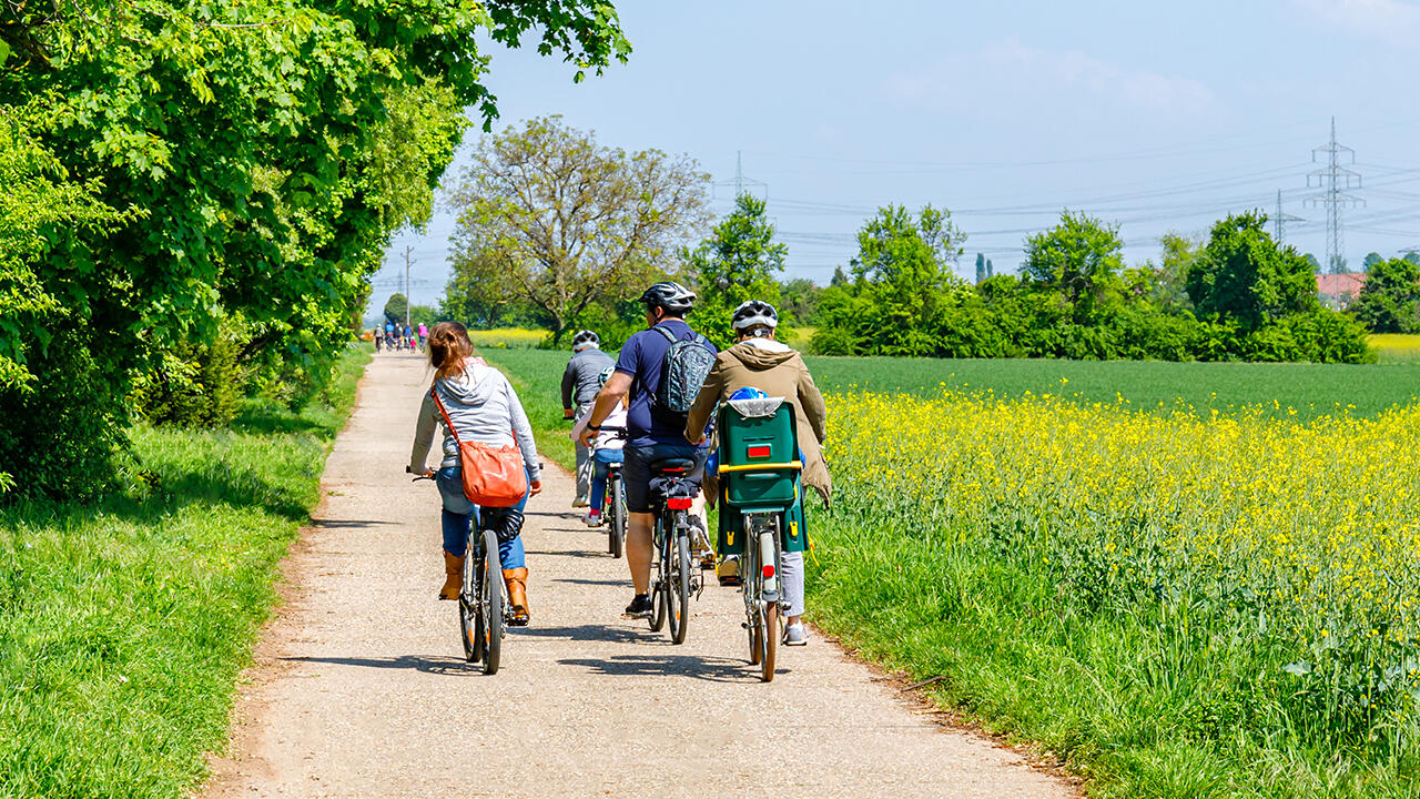 Wer jetzt im Frühjahr oft und lange im Freien ist, sollte die UV-Strahlung nicht unterschätzen. Wer jetzt im Frühjahr oft und lange im Freien ist, sollte die UV-Strahlung nicht unterschätzen.