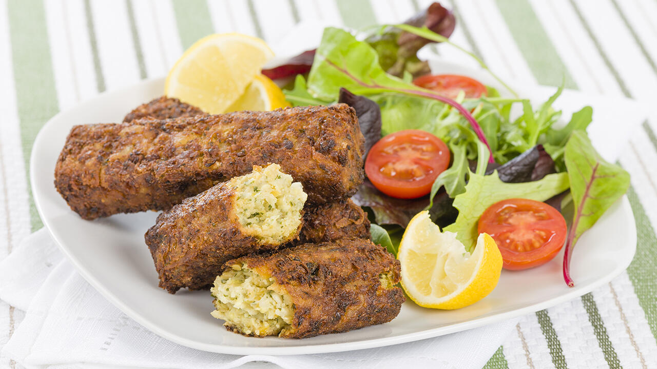 Sämtliche Bratwürstchen im Test eignen sich für die Pfanne und fast alle auch für den Grill. Grillen Sie möglichst bei niedrigen Temperaturen – dann trocknen die Würstchen weniger aus. Sämtliche Bratwürstchen im Test eignen sich für die Pfanne und fast alle auch für den Grill. Grillen Sie möglichst bei niedrigen Temperaturen – dann trocknen die Würstchen weniger aus.