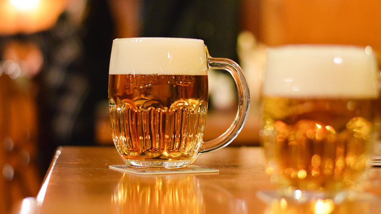 Pilsbier wird hierzulande besonders oft und gerne getrunken. Pilsbier wird hierzulande besonders oft und gerne getrunken.