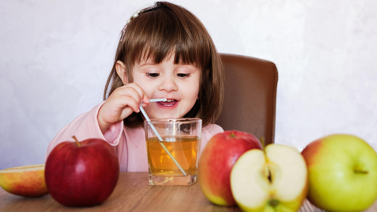 Apfelsaft ist beliebt. Aber welche Marken sind empfehlenswert? Apfelsaft ist beliebt. Aber welche Marken sind empfehlenswert?