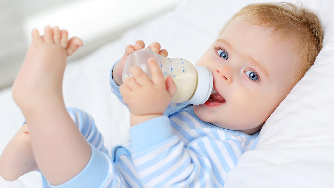 Babys unter vier Monaten sind zu jung für Beikost. Babys unter vier Monaten sind zu jung für Beikost.