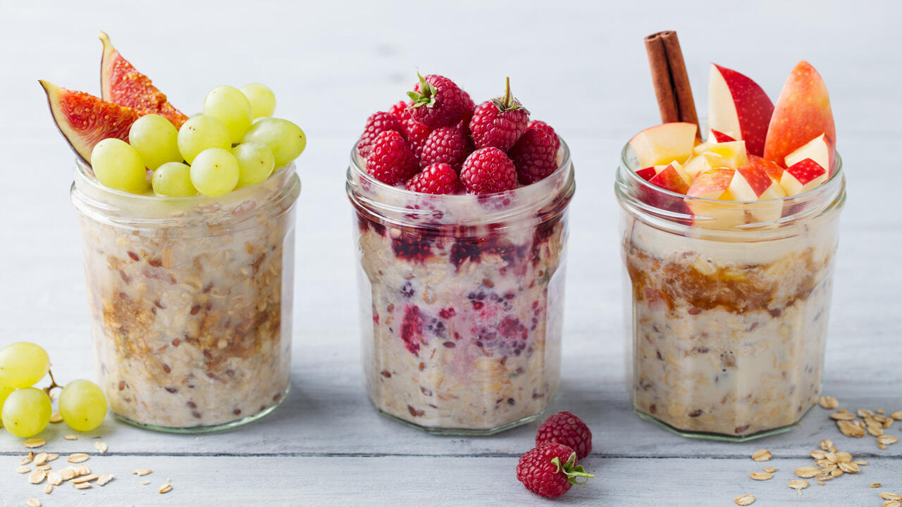 Das original Rezept für Bircher Müsli lässt sich leicht abwandeln, z.B. mit Beeren, Trauben oder Rosinen.