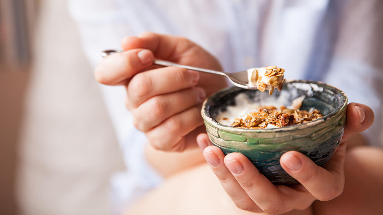 Veganer Joghurt im Test: Sind die milchfreien Joghurt-Alternativen empfehlenswert? Veganer Joghurt im Test: Sind die milchfreien Joghurt-Alternativen empfehlenswert?
