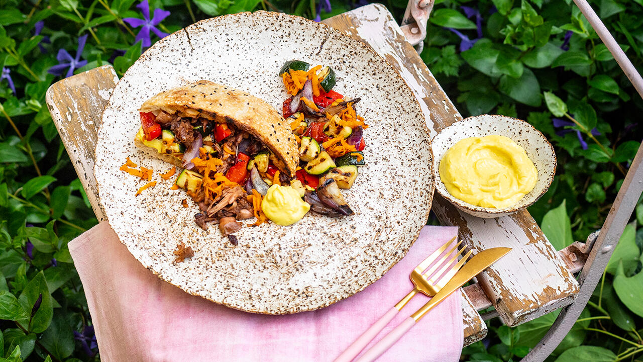 Veganer Döner muss nicht immer mit Falafels gefüllt sein. Veganer Döner muss nicht immer mit Falafels gefüllt sein.